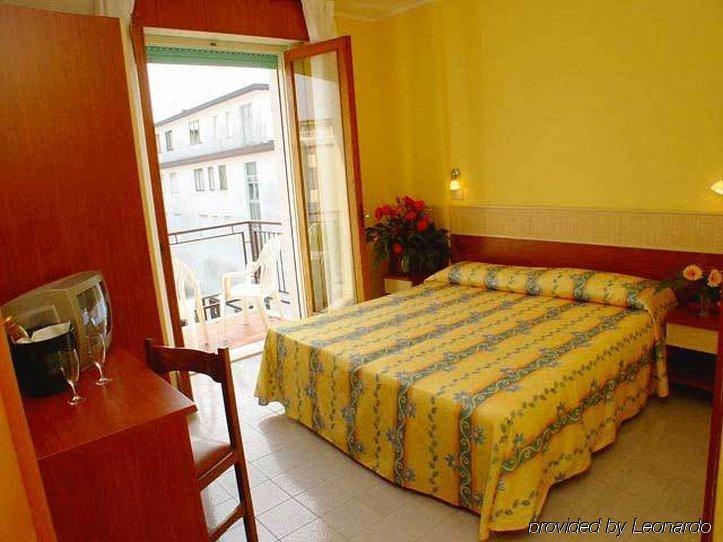 Aparthotel Touring Grado Camera foto